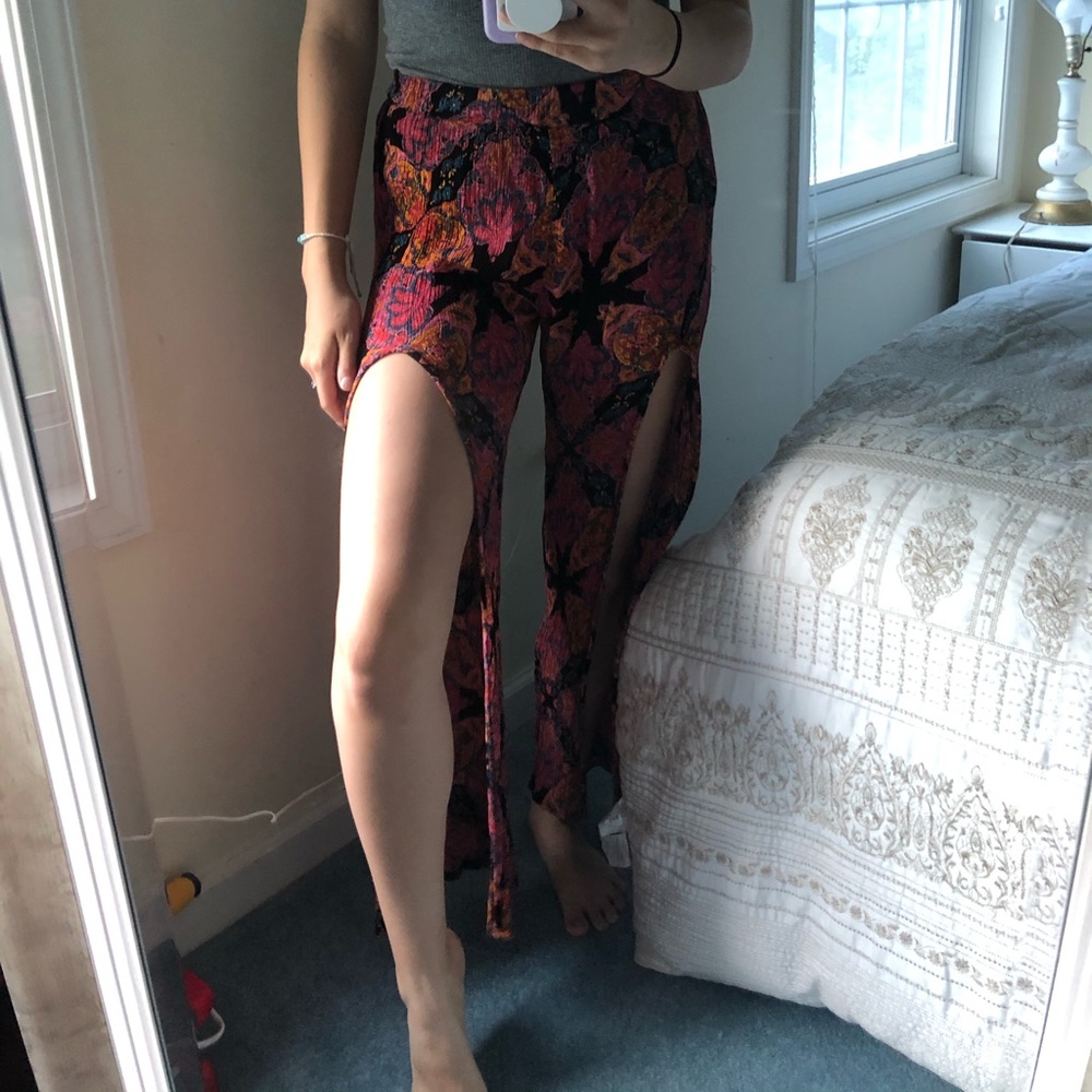 Breezy loose summer pants with slits